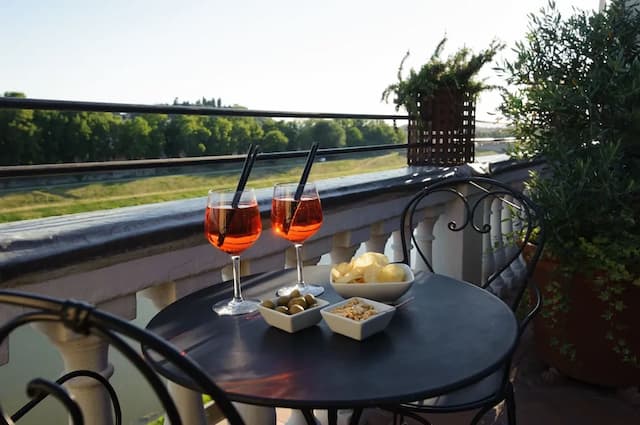 Lungarno Vespucci 50-Premium Double Room, River View-8