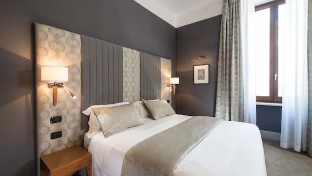 Monti Palace Hotel-Deluxe Double Room-1