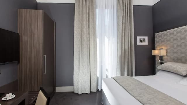 Monti Palace Hotel-Deluxe Double Room-2