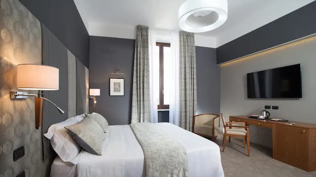 Monti Palace Hotel-Triple Room (Prestige)-2