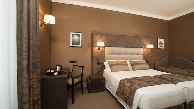 Monti Palace Hotel-Triple Room (Prestige)-1