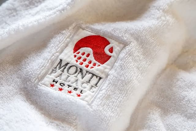 Monti Palace Hotel-Quadruple Room (Prestige)-13