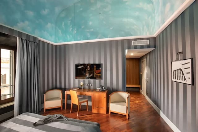 Monti Palace Hotel-Quadruple Room (Prestige)-9