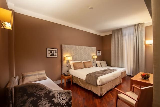 Monti Palace Hotel-Quadruple Room (Prestige)-5