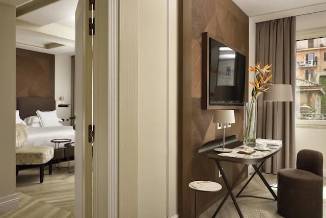 FH55 Grand Hotel Palatino-Family Room, City View (Deluxe)-7