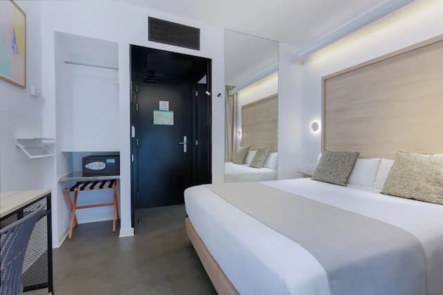 Casa Lit Barcelona-Interior Double room-7