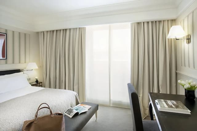 Majestic Hotel & Spa Barcelona-Deluxe Room, City View-1