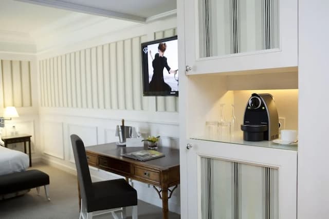 Majestic Hotel & Spa Barcelona-Privilege Family Room-1