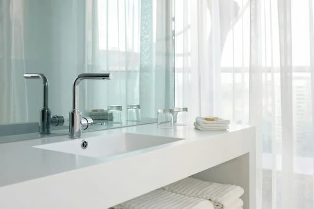 Renaissance Barcelona Fira Hotel-高级房, 1 张特大床 (City View)-12