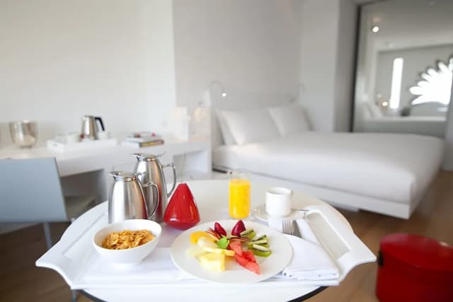 Renaissance Barcelona Fira Hotel-高级房, 1 张特大床 (City View)-4