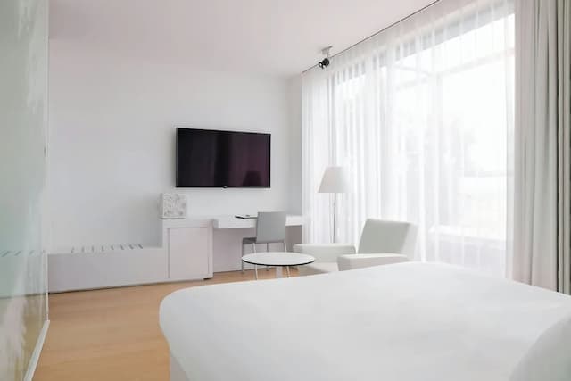 Renaissance Barcelona Fira Hotel-高级房, 1 张特大床 (City View)-15