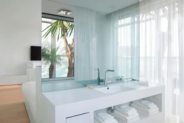 Renaissance Barcelona Fira Hotel-高级房, 1 张特大床 (City View)-11