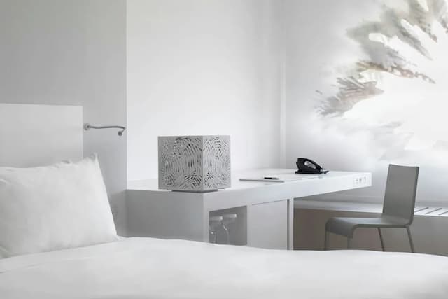 Renaissance Barcelona Fira Hotel-高级房, 1 张特大床 (City View)-7