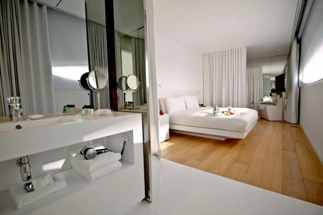 Renaissance Barcelona Fira Hotel-小型套房, 1 张特大床 (City View)-5