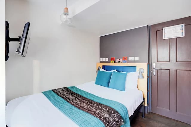 Peckham Room Hotel by Belvilla-华丽三人房, 多张床-1