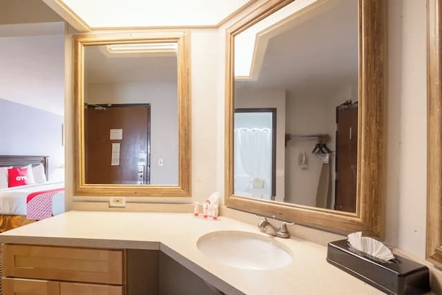 OYO 타운하우스 휴스턴 에어포트 노스-주니어 스위트-10