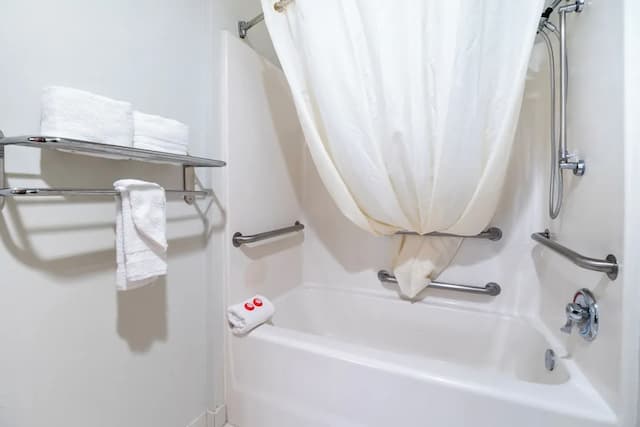 OYO 타운하우스 휴스턴 에어포트 노스-룸, 킹사이즈침대 1개, 금연 (Accessible)-9