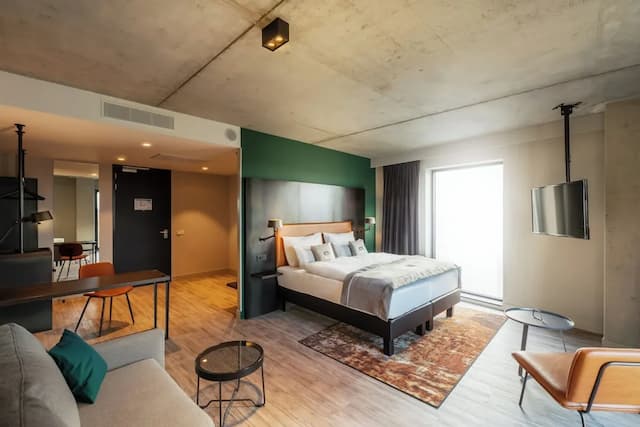 ホリデイ イン - ザ ニウ、フェンダー アムステルダム by IHG-プレミアム ルーム クイーンベッド 1 台ソファーベッド付き (Up to 3 Adults)-4