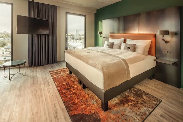 ホリデイ イン - ザ ニウ、フェンダー アムステルダム by IHG-プレミアム ルーム クイーンベッド 1 台ソファーベッド付き (Up to 3 Adults)-5