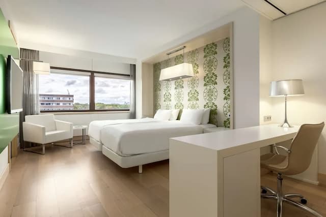 NH Amsterdam Zuid-Superior Room-1