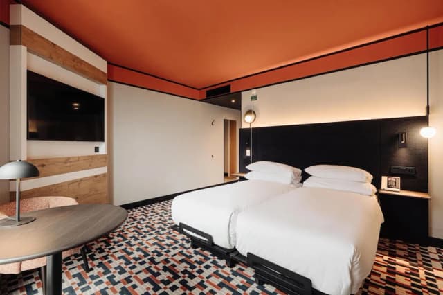 DoubleTree by Hilton Amsterdam Centraal Station-Accessible Room-5