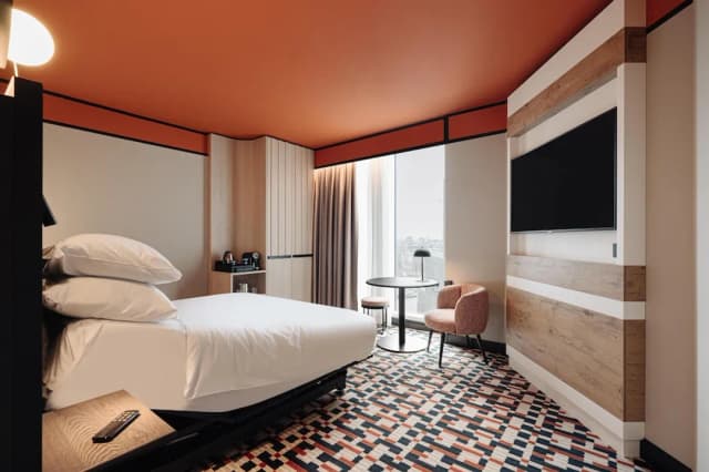 DoubleTree by Hilton Amsterdam Centraal Station-Accessible Room-1