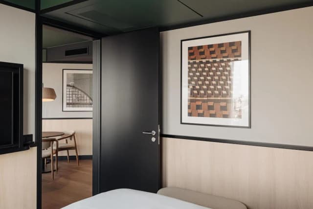 DoubleTree by Hilton Amsterdam Centraal Station-One Bedroom Superior Suite with City View-7