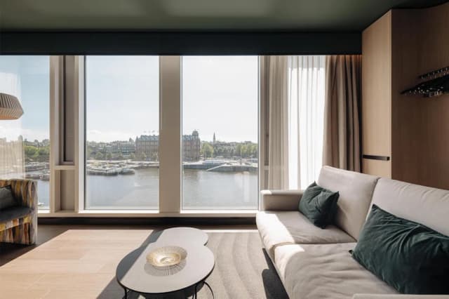 DoubleTree by Hilton Amsterdam Centraal Station-One Bedroom Superior Suite with City View-9