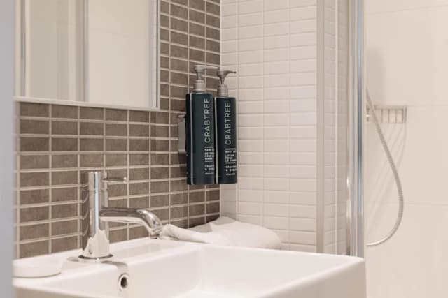 DoubleTree by Hilton Amsterdam Centraal Station-One Bedroom Superior Suite with City View-12