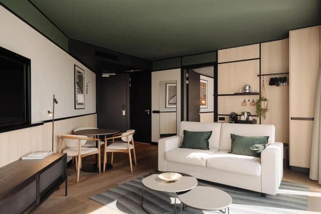 DoubleTree by Hilton Amsterdam Centraal Station-One Bedroom Superior Suite with City View-8