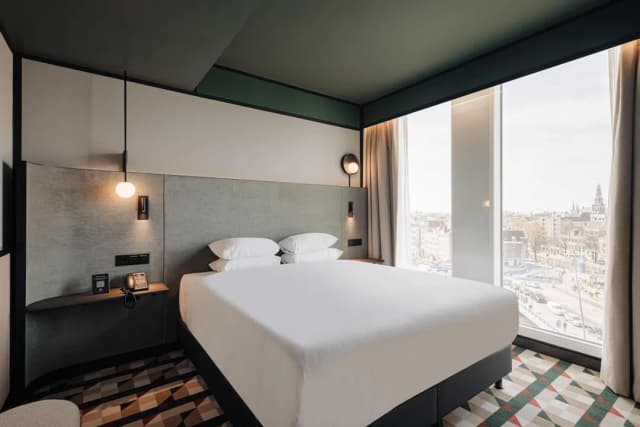 DoubleTree by Hilton Amsterdam Centraal Station-One Bedroom Superior Suite with City View-3