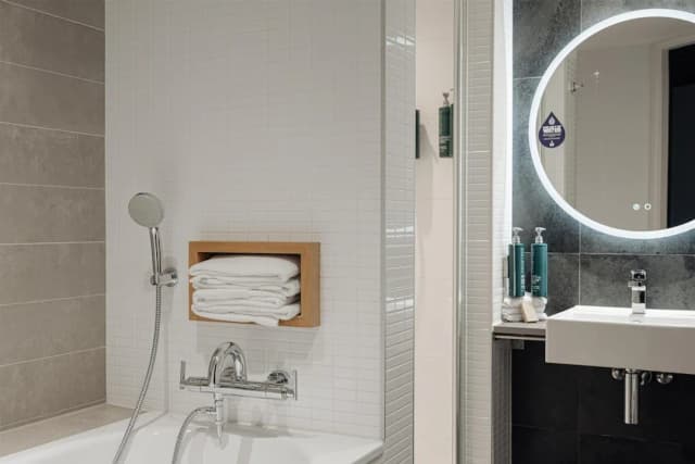 DoubleTree by Hilton Amsterdam Centraal Station-One Bedroom Superior Suite High Floor-6