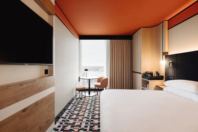 DoubleTree by Hilton Amsterdam Centraal Station-King Room High Floor-2