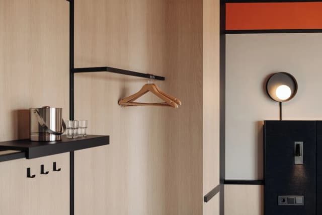 DoubleTree by Hilton Amsterdam Centraal Station-King Room High Floor-3