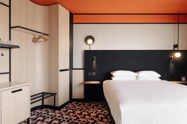 DoubleTree by Hilton Amsterdam Centraal Station-King Room High Floor-6