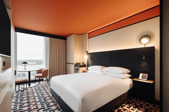 DoubleTree by Hilton Amsterdam Centraal Station-King Room High Floor-7