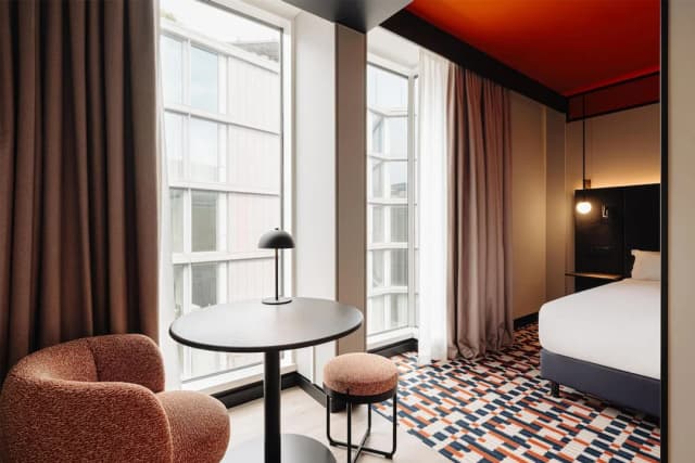 DoubleTree by Hilton Amsterdam Centraal Station-King Guestroom Courtyard View-1
