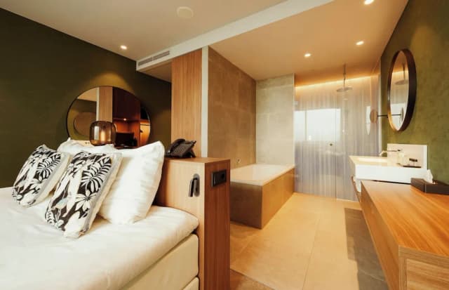 Van der Valk Hotel Amsterdam Zuidas-Comfort King - with Bath-1