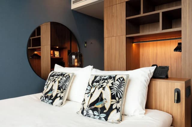 Van der Valk Hotel Amsterdam Zuidas-Comfort Sky Room, Top Floor-4