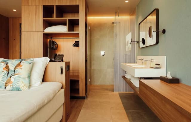 Van der Valk Hotel Amsterdam Zuidas-Family Room, Multiple Beds-12