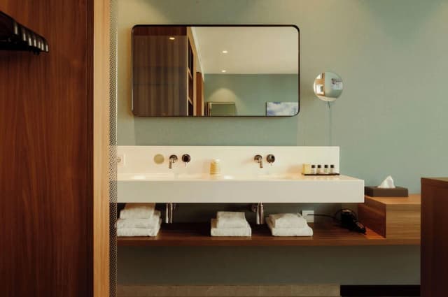 Van der Valk Hotel Amsterdam Zuidas-Family Room, Multiple Beds-11