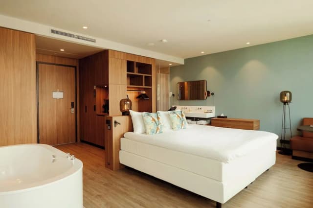 Van der Valk Hotel Amsterdam Zuidas-Family Room, Multiple Beds-6