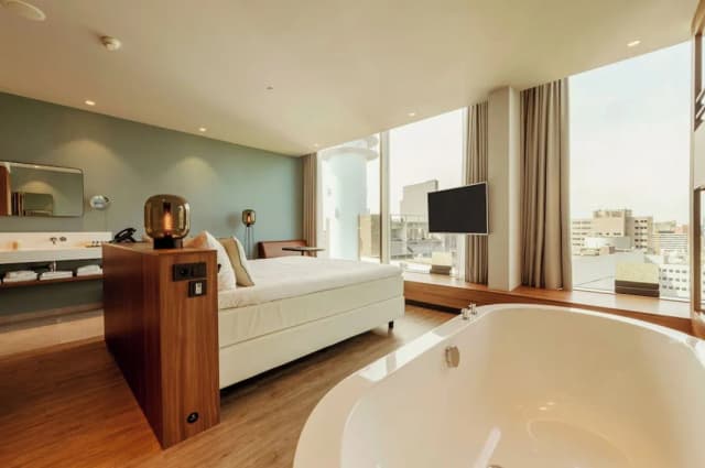 Van der Valk Hotel Amsterdam Zuidas-Family Room, Multiple Beds-3