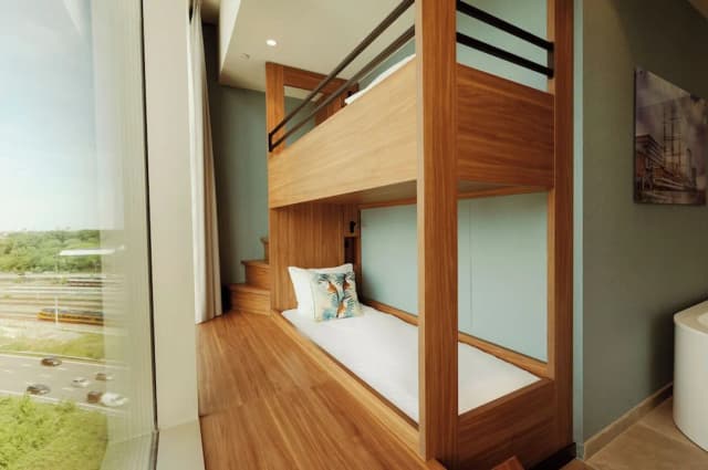 Van der Valk Hotel Amsterdam Zuidas-Family Room, Multiple Beds-7