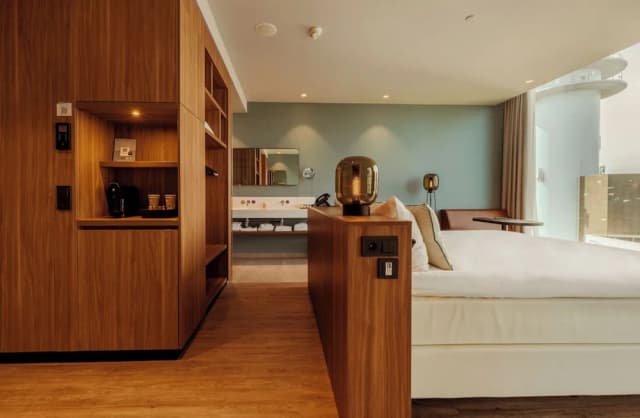 Van der Valk Hotel Amsterdam Zuidas-Family Room, Multiple Beds-4