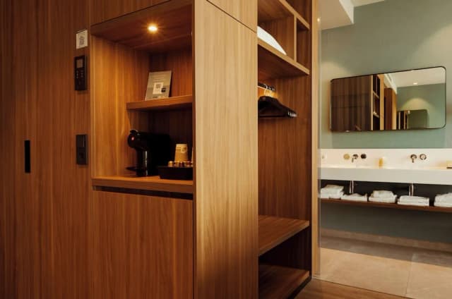 Van der Valk Hotel Amsterdam Zuidas-Family Room, Multiple Beds-10