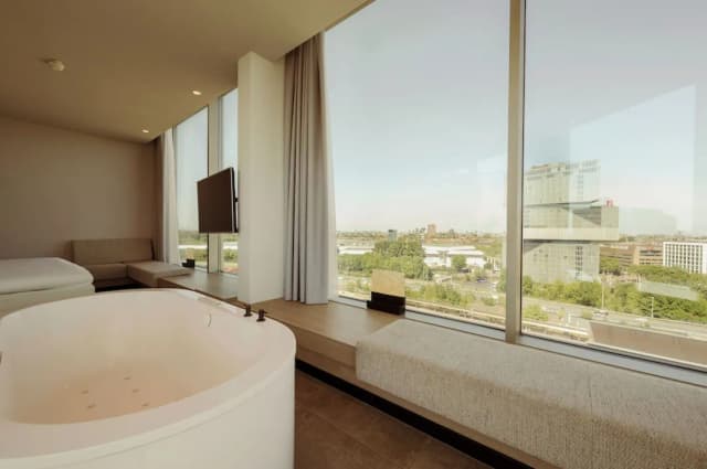 Van der Valk Hotel Amsterdam Zuidas-Suite, 1 King Bed, Hot Tub-14