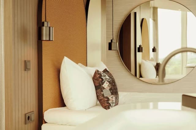 Van der Valk Hotel Amsterdam Zuidas-Suite, 1 King Bed, Hot Tub-31