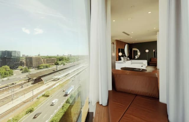 Van der Valk Hotel Amsterdam Zuidas-Suite, 1 King Bed, Hot Tub-4