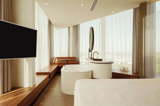 Van der Valk Hotel Amsterdam Zuidas-Suite, 1 King Bed, Hot Tub-25